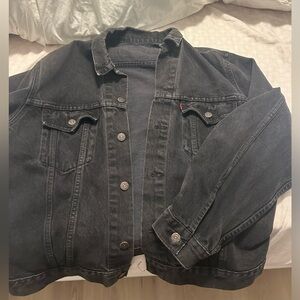 Black Levi’s Jean jacket